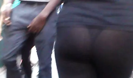En el coche de los extraños videos de chicas ecuatorianas