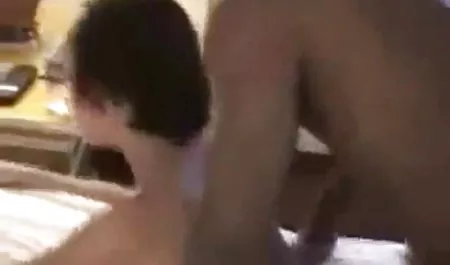 Riley Reid y Cherie DeVille tratando videos sexuales de ecuatorianas con una polla