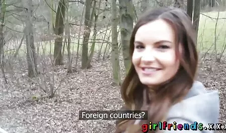 Juego de lesbianas prono ecuatoriano Asia DeVille y corona de cristal de la cama.