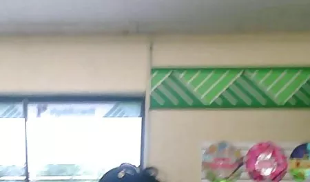 Un pornos ecuatorianas caseras hombre con el apoyo de un asistente de laboratorio, Julia Smit, y Sofía, de Gucci, para relajarse