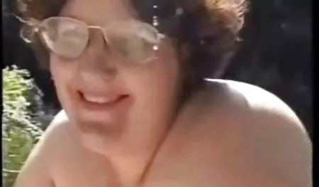 Un divertido juego videos pornos de mujeres ecuatorianas de un amigo, dos amistosos, de caucho negro