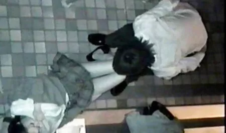 El joven se peliculas ecuatorianas xxx complace en el salón de masaje